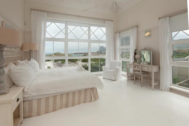 6 Bedroom Property for Sale in Pringle Bay Western Cape